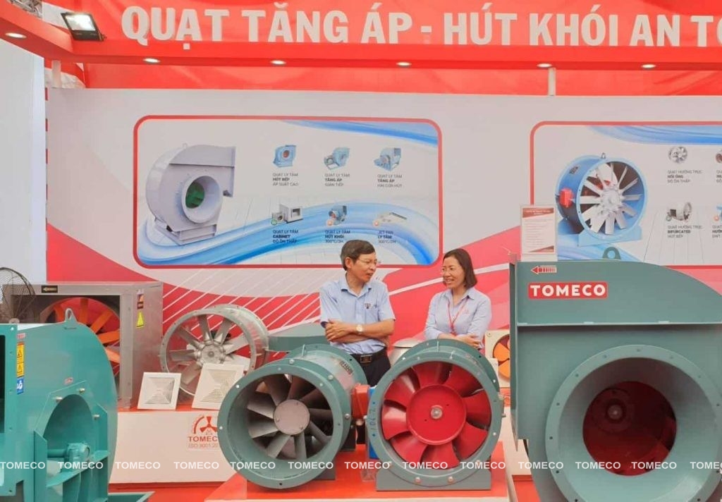 TOMECO tư vấn quý khách hàng tới tham quan gian hàng