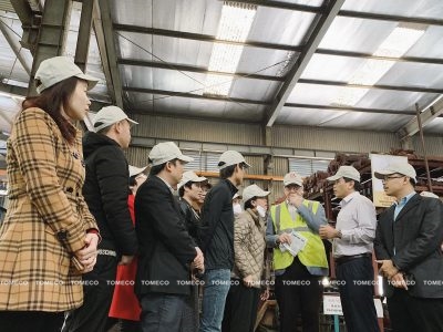 Đoàn kiểm tra thực tế tại các xưởng sản xuất của nhà máy: trang thiết bị máy móc, 5S,…